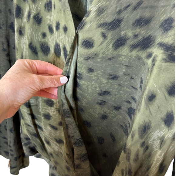 L'AGENCE Olive Leopard Print Blouse - Picture 13 of 16
